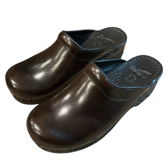 Like New - Dansko Professional Brown Clog - size 6.5-7 - Picture 2 of 5